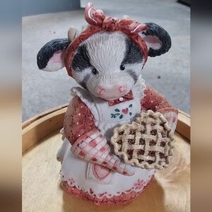 Vintage 1994 Mary's Moo Moo "You're My Sweetie Pie" Figurine